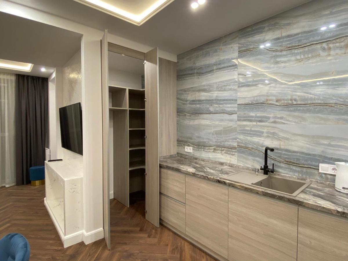 Modern Classic 2 Bedroom Apartment Near Most City Dnipro Exterior photo
