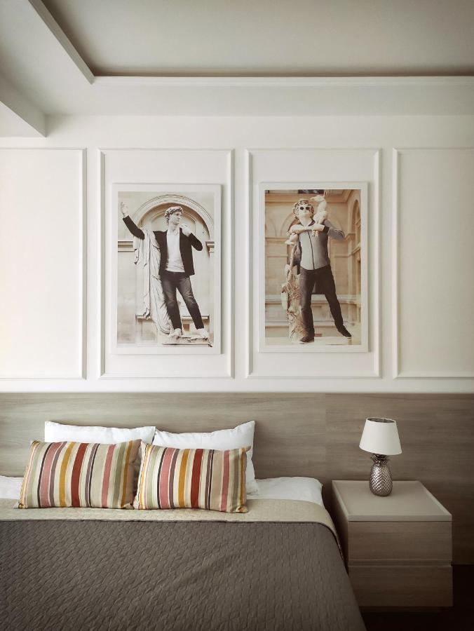 Modern Classic 2 Bedroom Apartment Near Most City Dnipro Exterior photo